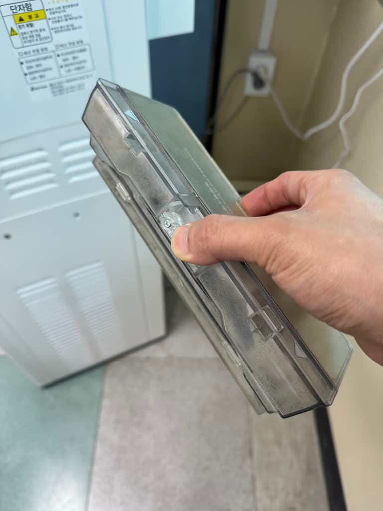 학교 교실에 로봇 청소기 돌리기-2