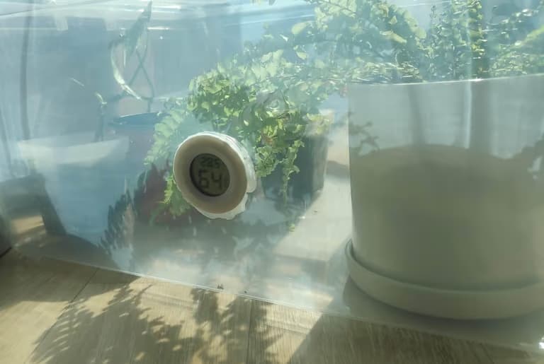 다이소 리빙박스로 온실 만들기-6