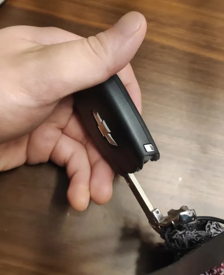 쉐보레 스마트키 배터리(건전지) 교체 방법-4