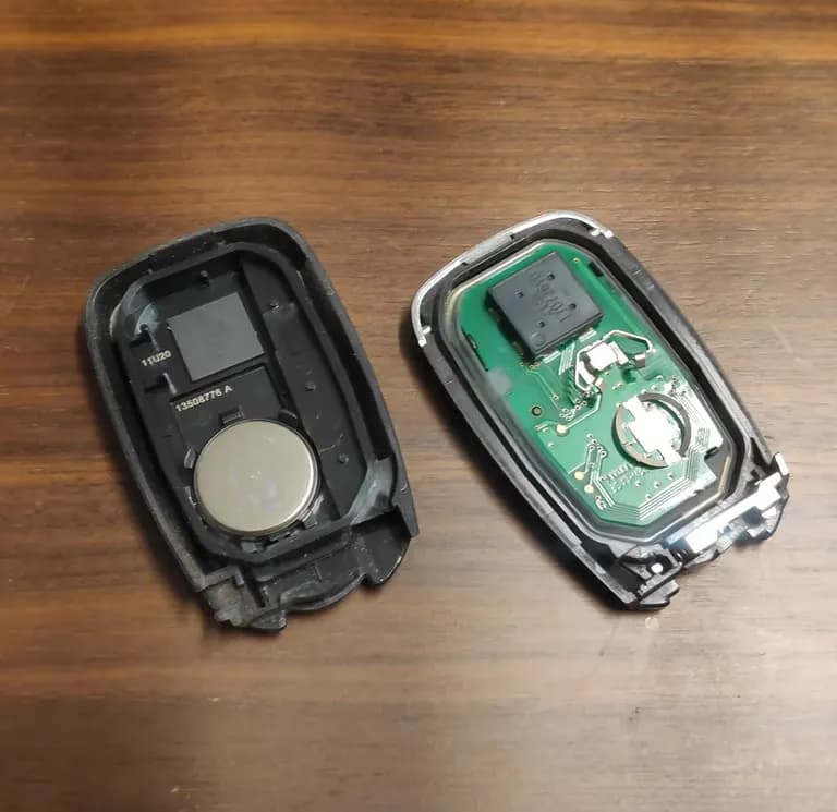 쉐보레 스마트키 배터리(건전지) 교체 방법-8