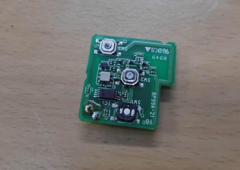 SM3(2010년형) 자동차 리모컨 키 수리하기-3