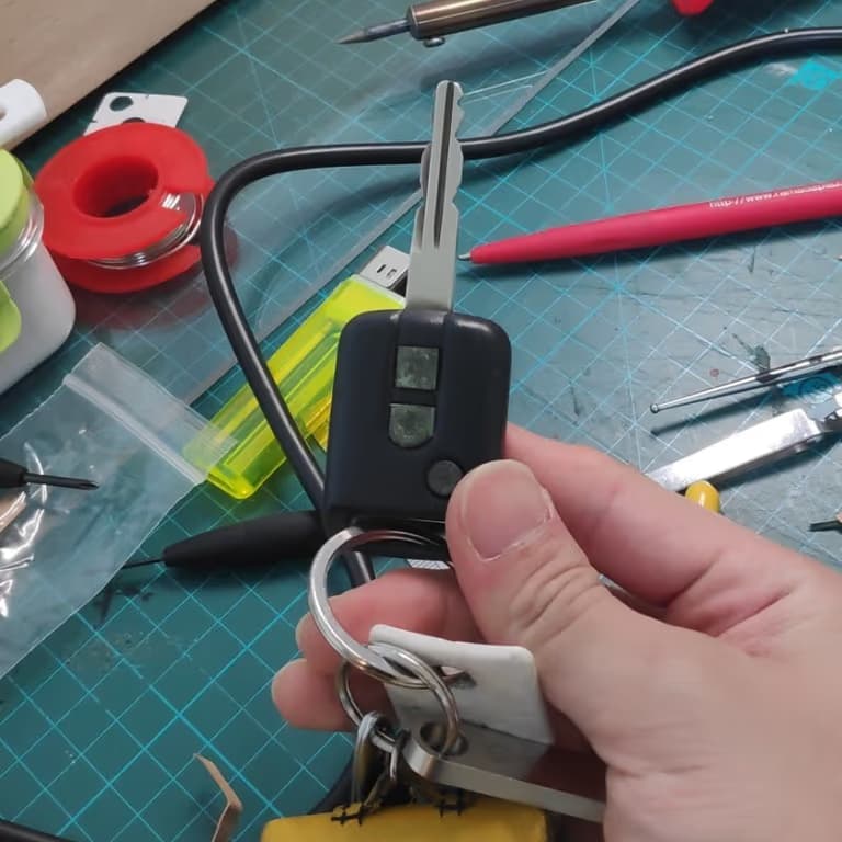 SM3(2010년형) 자동차 리모컨 키 수리하기-12