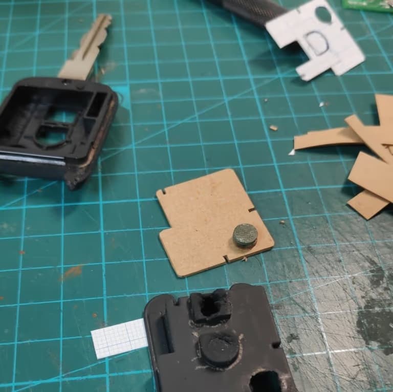 SM3(2010년형) 자동차 리모컨 키 수리하기-10