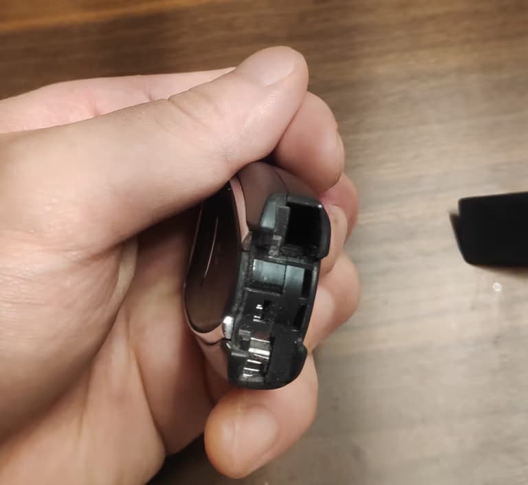 쉐보레 스마트키 배터리(건전지) 교체 방법-5