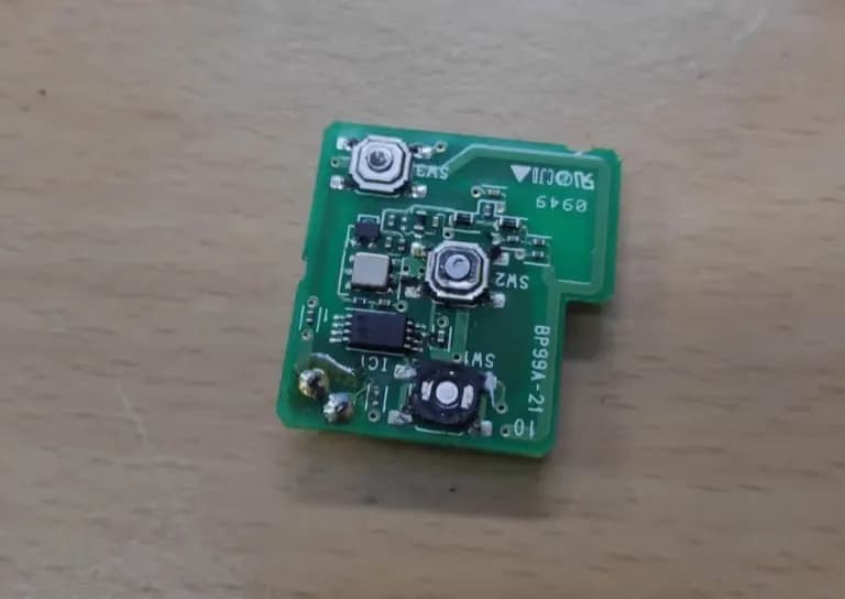 SM3(2010년형) 자동차 리모컨 키 수리하기-3