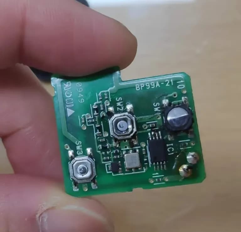 SM3(2010년형) 자동차 리모컨 키 수리하기-2