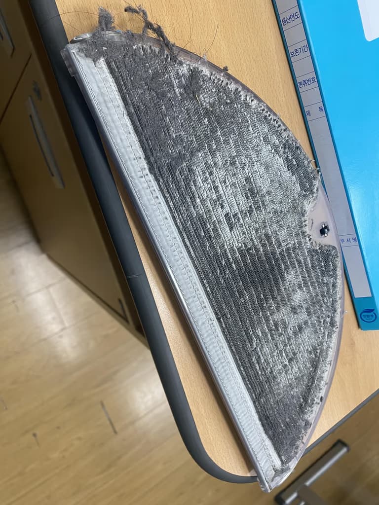 학교 교실에서 로봇 청소기를 돌려 보았다-5