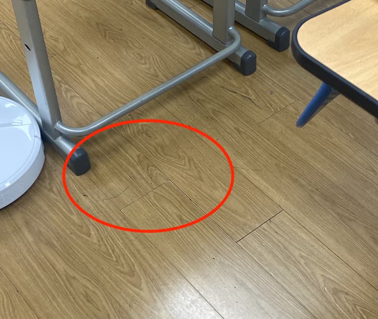 학교 교실에서 로봇 청소기를 돌려 보았다-8