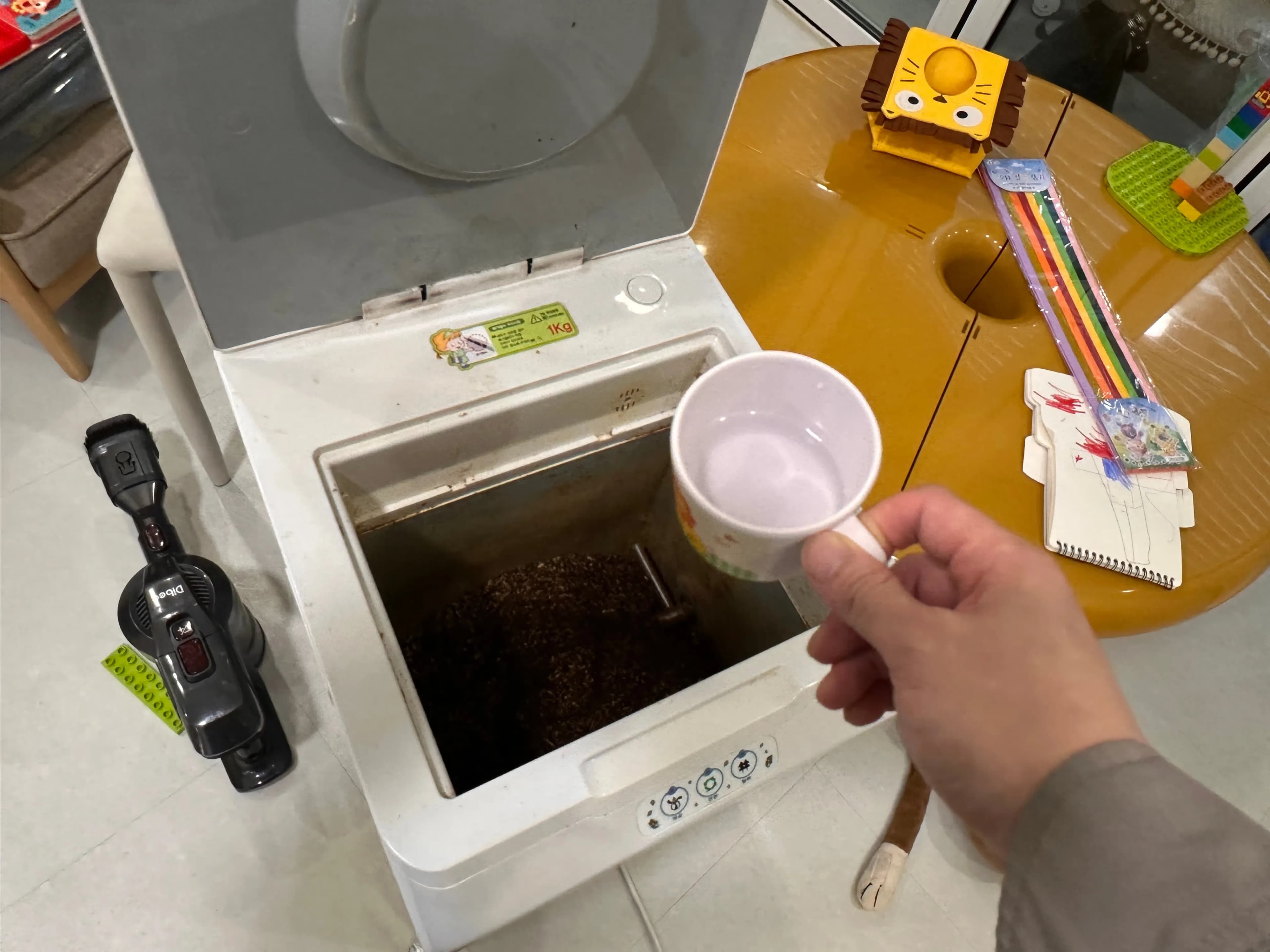 How to Eliminate Odor from the Miren Food Waste Processor - Replacing the Microorganisms-5