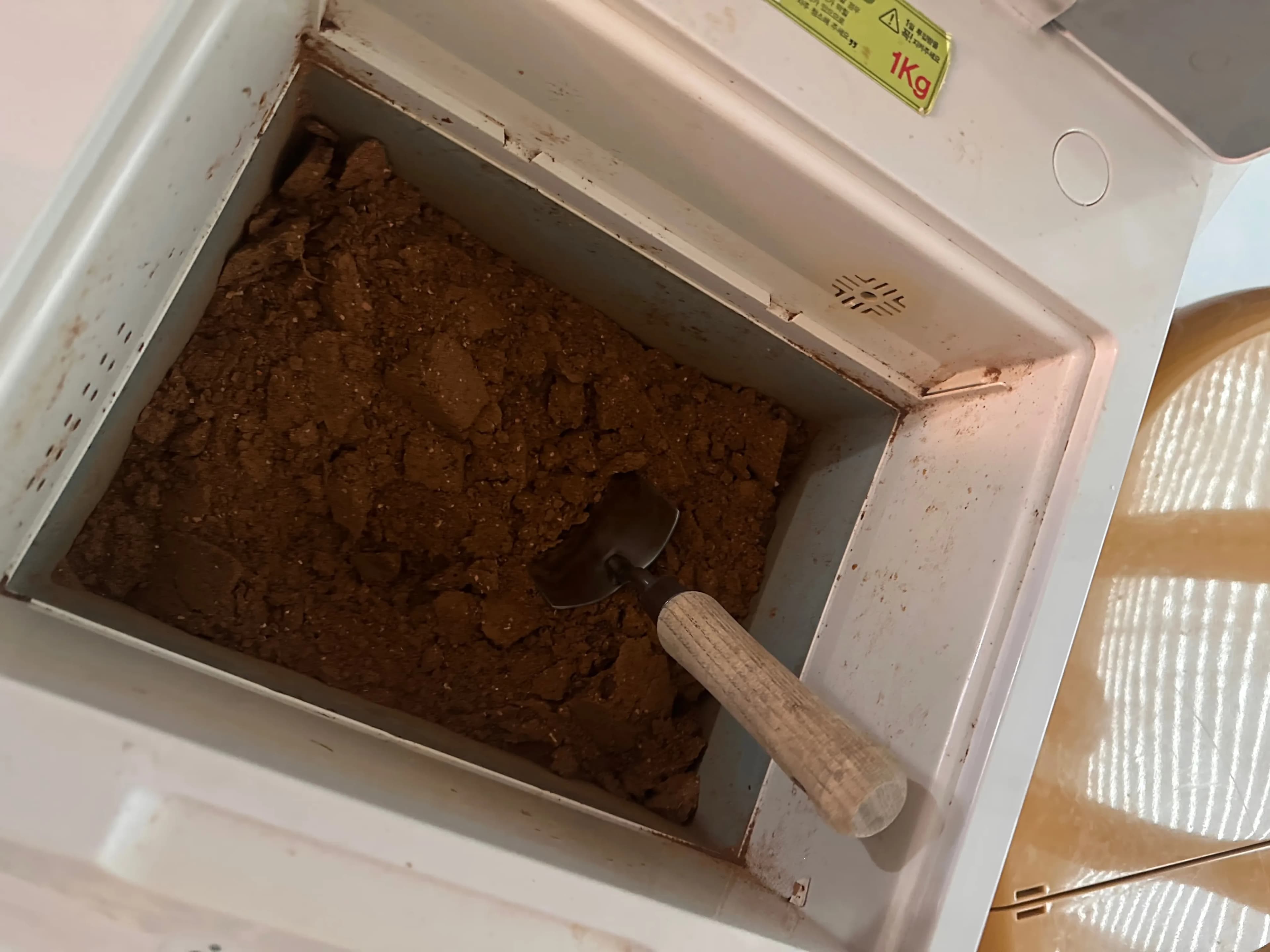 How to Eliminate Odor from the Miren Food Waste Processor - Replacing the Microorganisms-2